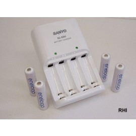 Sanyo oplader met 4x AA Eneloop accu